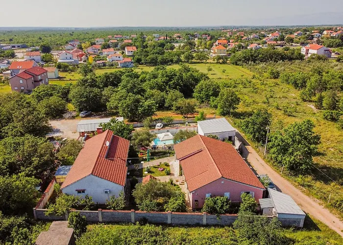 Strkalj Zadarvillas * Murvica (Policnik)