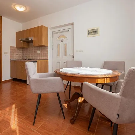 Strkalj Zadarvillas * Murvica (Policnik)